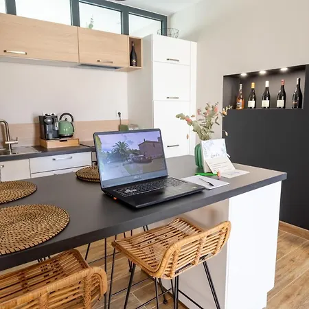 L'entre Deux-suite Romantique - Jacuzzi Privatif - Clim Reversible - Wifi Lejlighed Le Somail