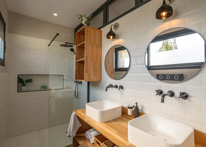 L'entre Deux-suite Romantique - Jacuzzi Privatif - Clim Reversible - Wifi